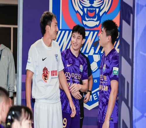 郑钦文九寨,沟邂逅粉丝,假期变追星,欧博,欧博官网,abg欧博官网,欧博官网玩家首选